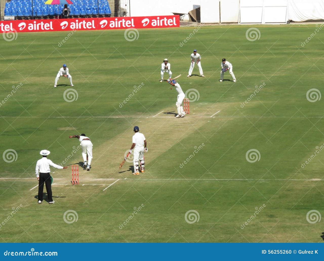 Strikers fume after on-field umpire helps Hobart Hurricanes avoid a